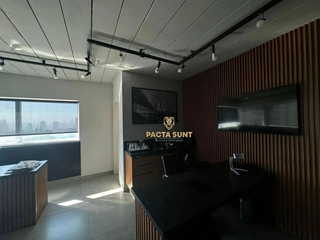 Sala comercial mobiliada, com recepção, cozinha, sala, 1 vaga, à venda, 32 m² por R$ 450.0 - Foto 2