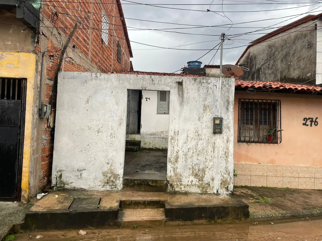 Vende-se casa no bairro caratatiua