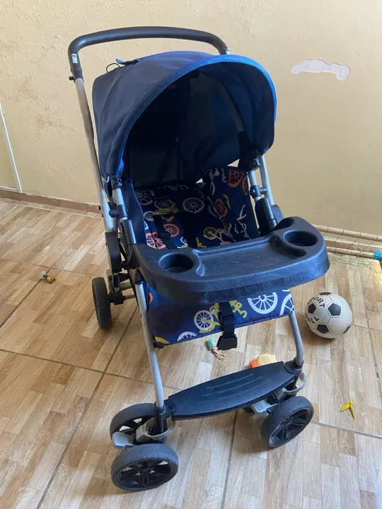 Carrinho e bebê conforto Semi novo