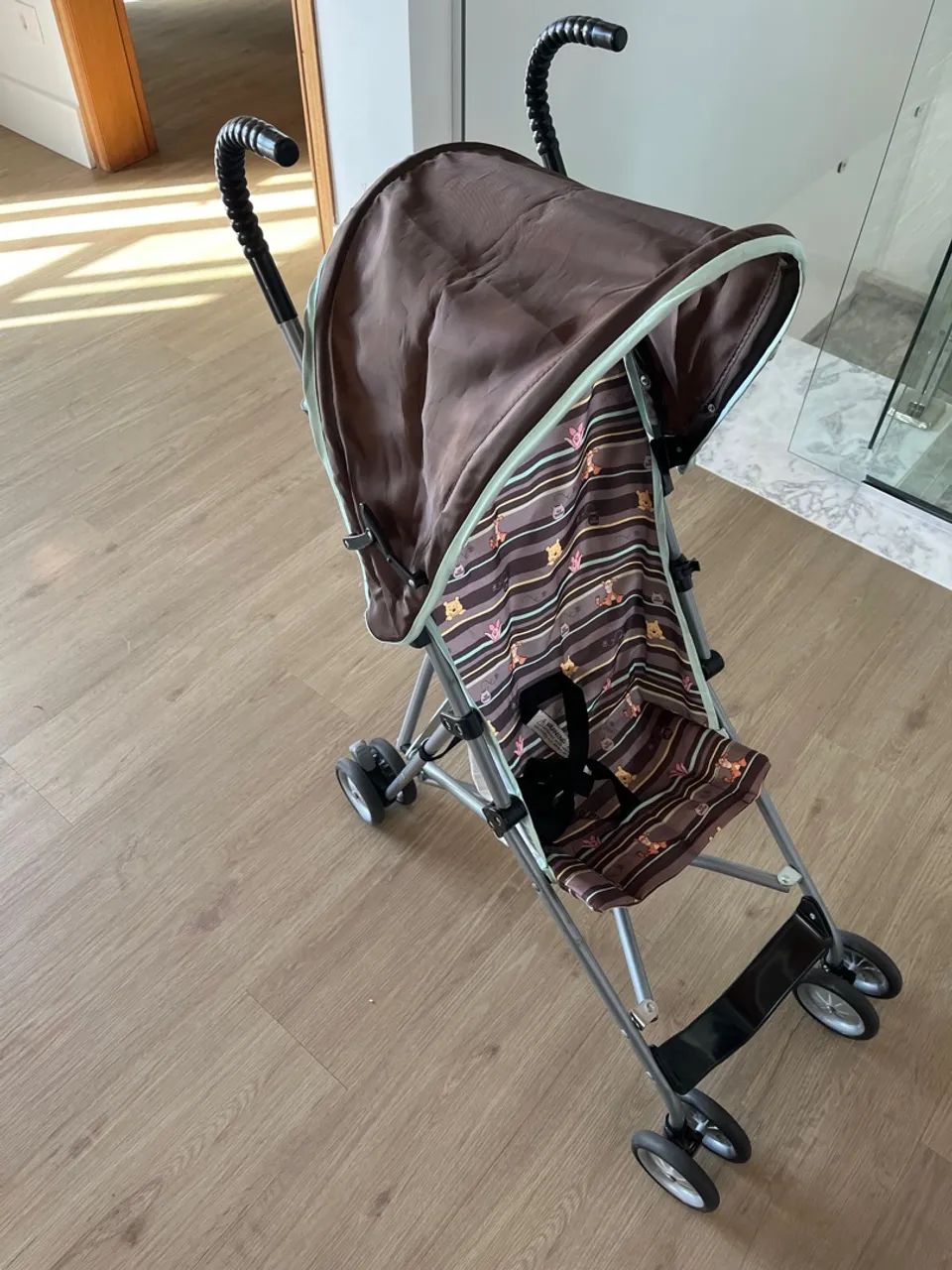 Carrinho de Bebê Compacto e Prático