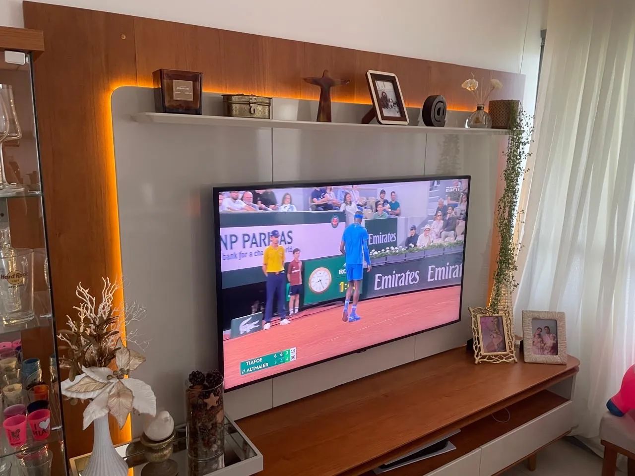 Painel de TV + Rack offwhite com carvalho