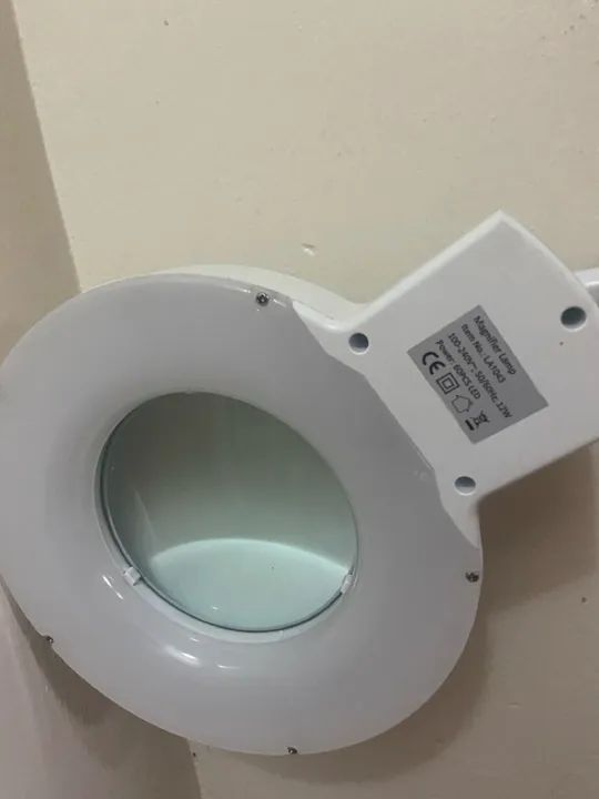 Lupa led com tripé e acessório para fixação em carrinho auxiliar ou mesa  - Foto 2