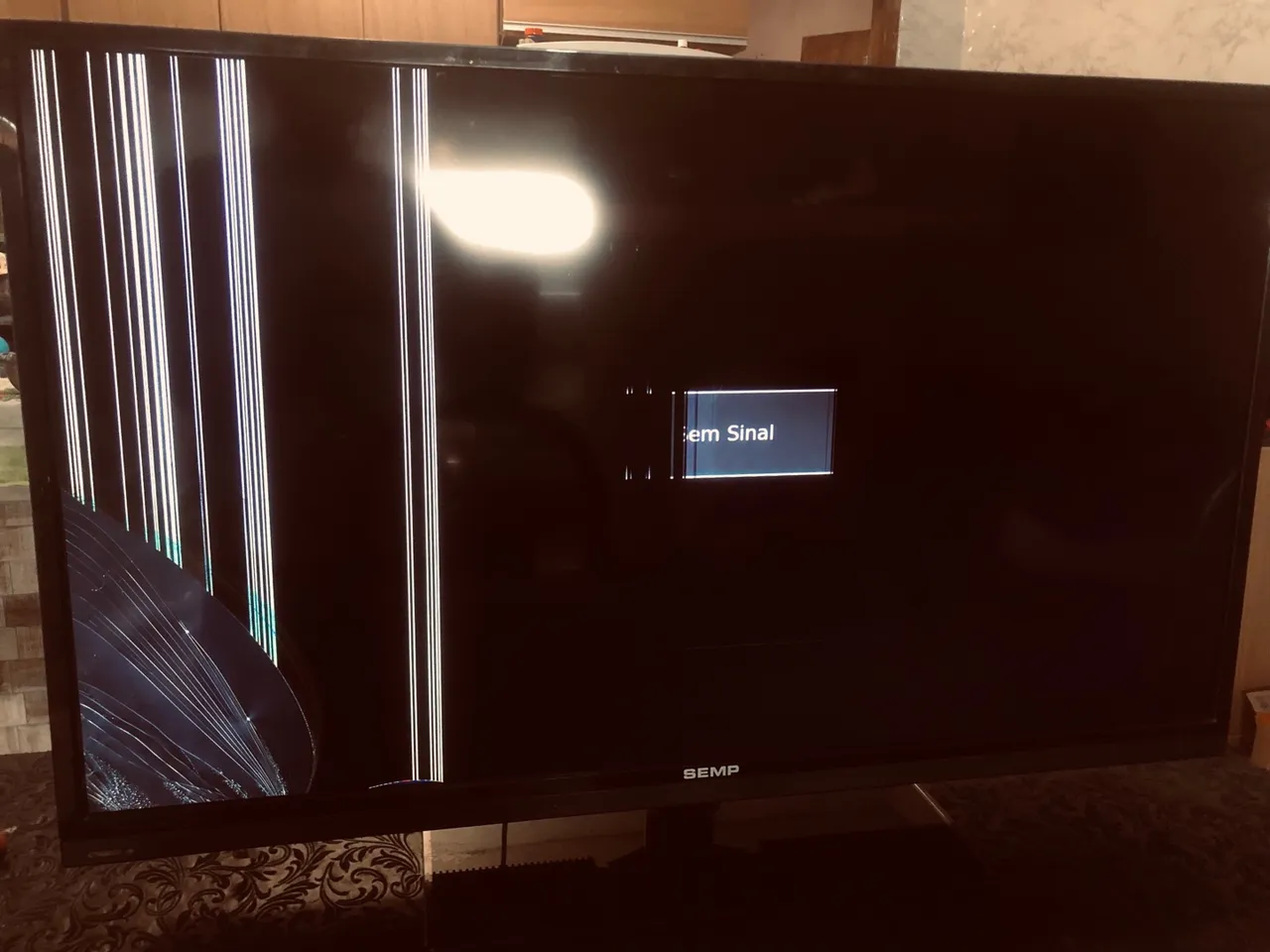 TV Semp 40'' - Tela Danificada