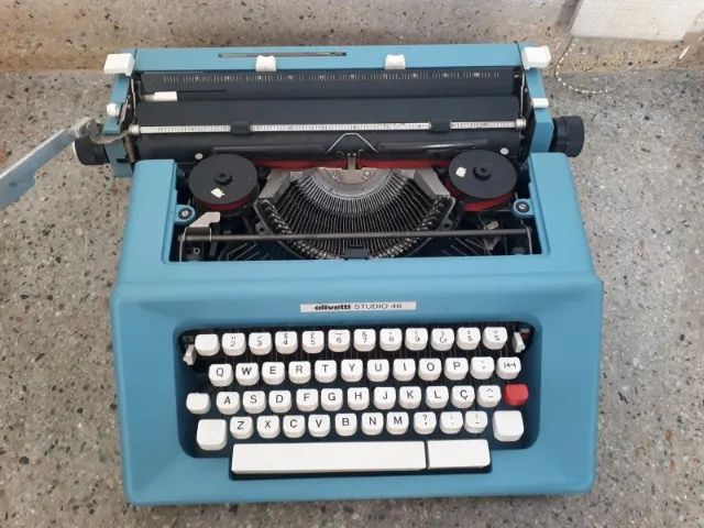 Máquina de escrever Olivetti Studio 4664861128407553120
