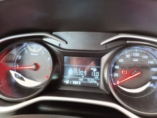 ONIX HATCH 2024 PRATA 7.600 KM