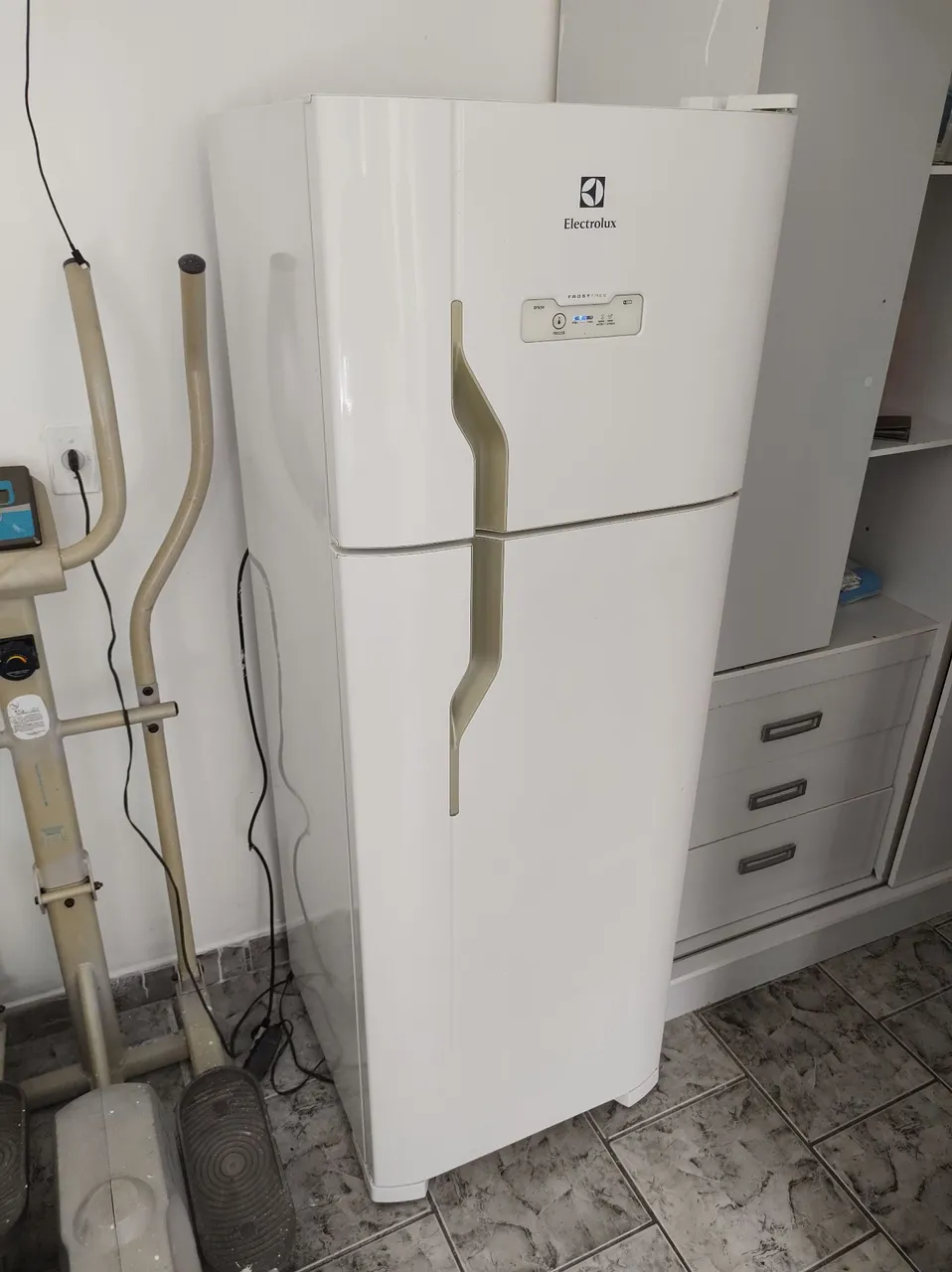 Geladeira 110v Electrolux Frost Free semi nova DFN39 funcionando perfeitamente