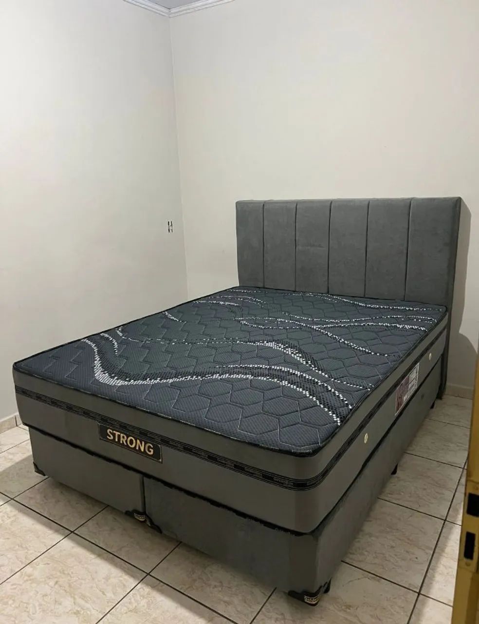 Cama Queen com cabeceira 