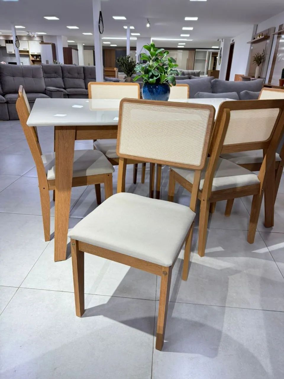 Mesa de Jantar Moderna com 6 Cadeiras Santiago  - Foto 4
