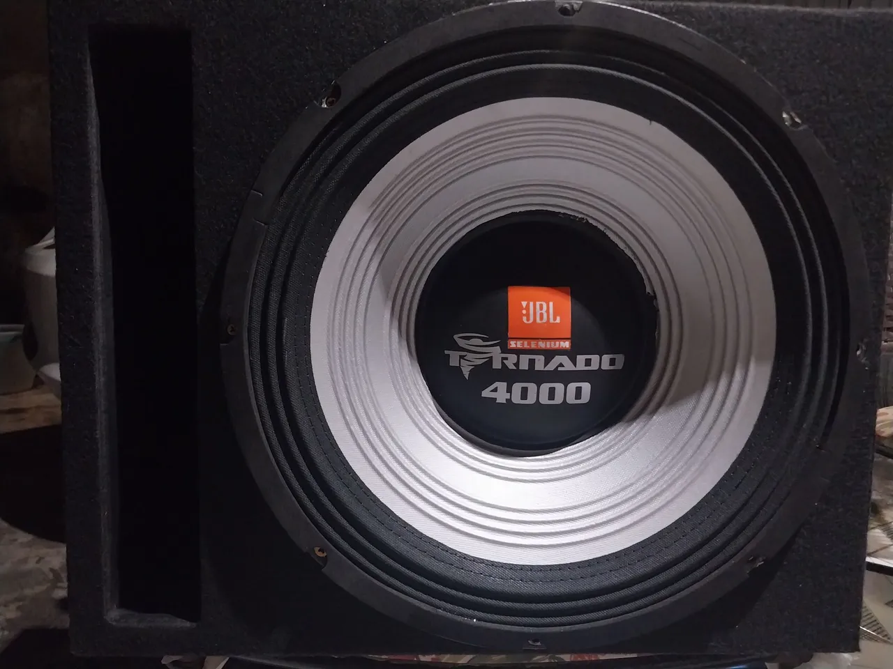 Subwoofer JBL Tornado 4000