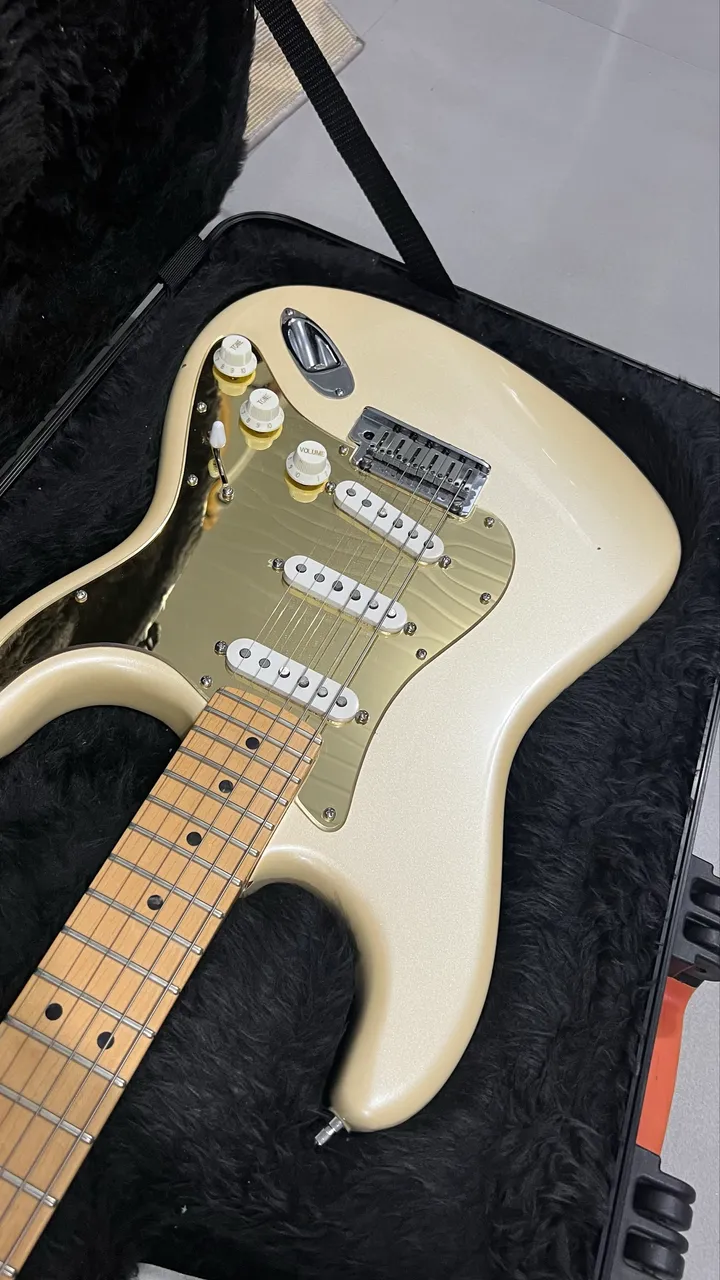 guitarra fender american deluxe stratocaster