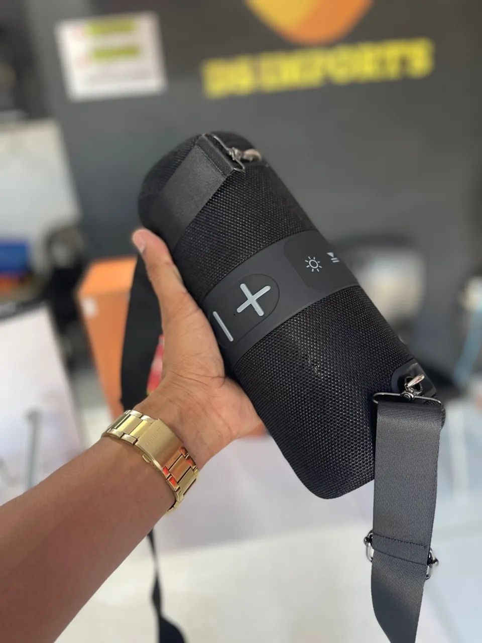 Caixa de som Bluetooth com alça e bateria de qualidade e resistente à água  - Foto 2