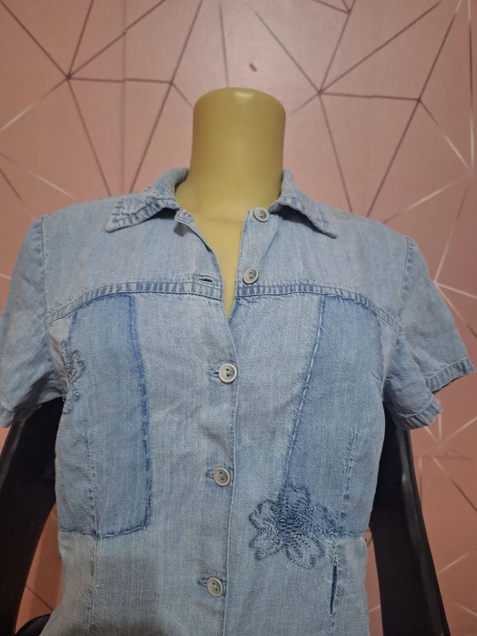 Camisa Jeans Feminina Bordada - Estilo e Conforto! - Foto 2