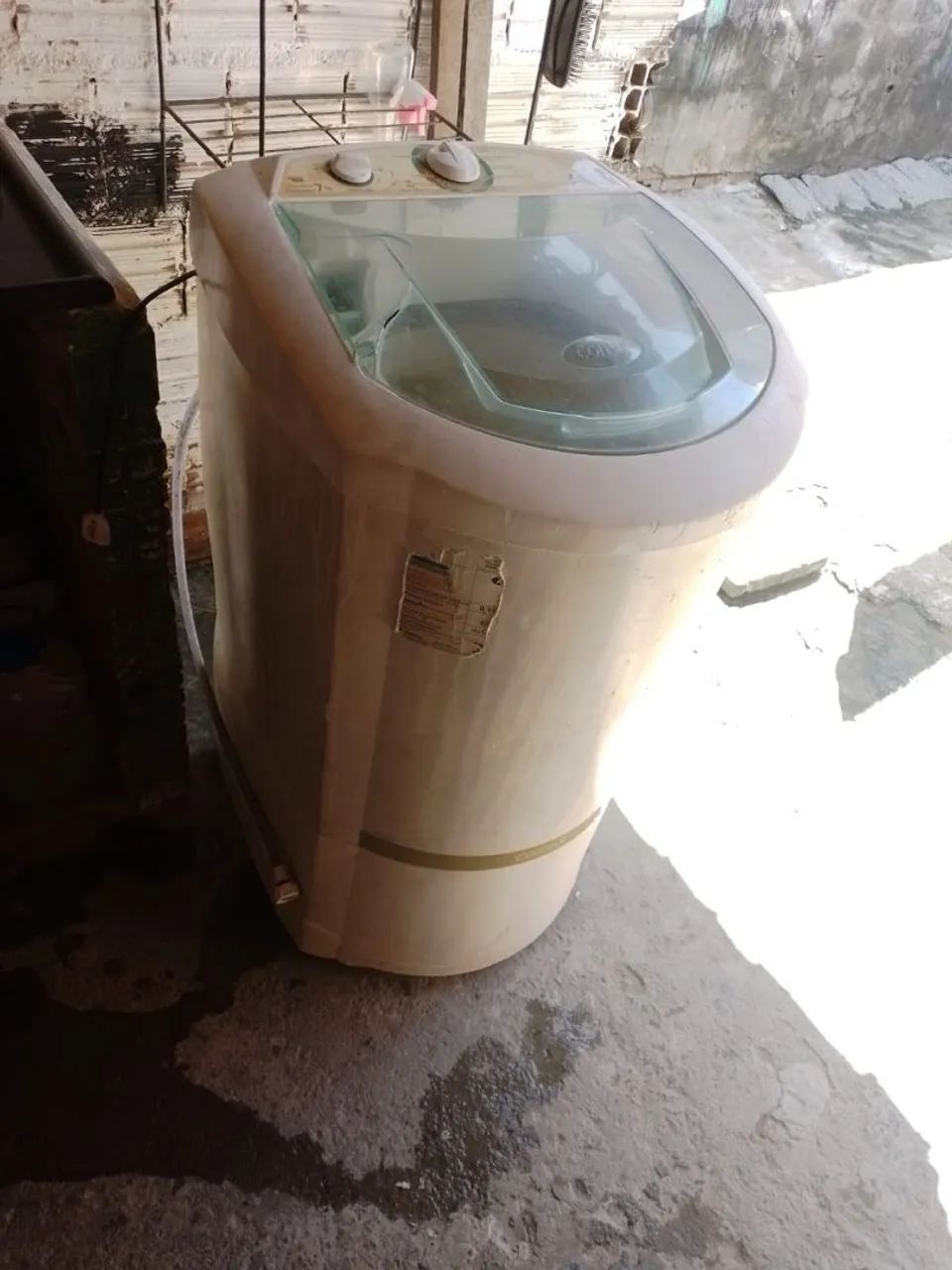 Máquina de Lavar Roupa vendo toda boa só tá com um vazamento 