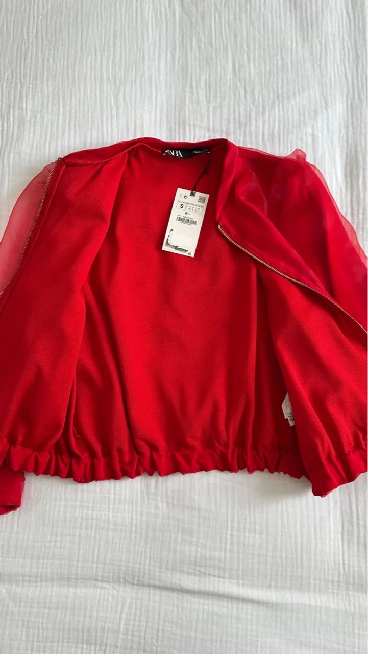 Jaqueta bomber de organza Zara com etiqueta Roupas Barra Funda