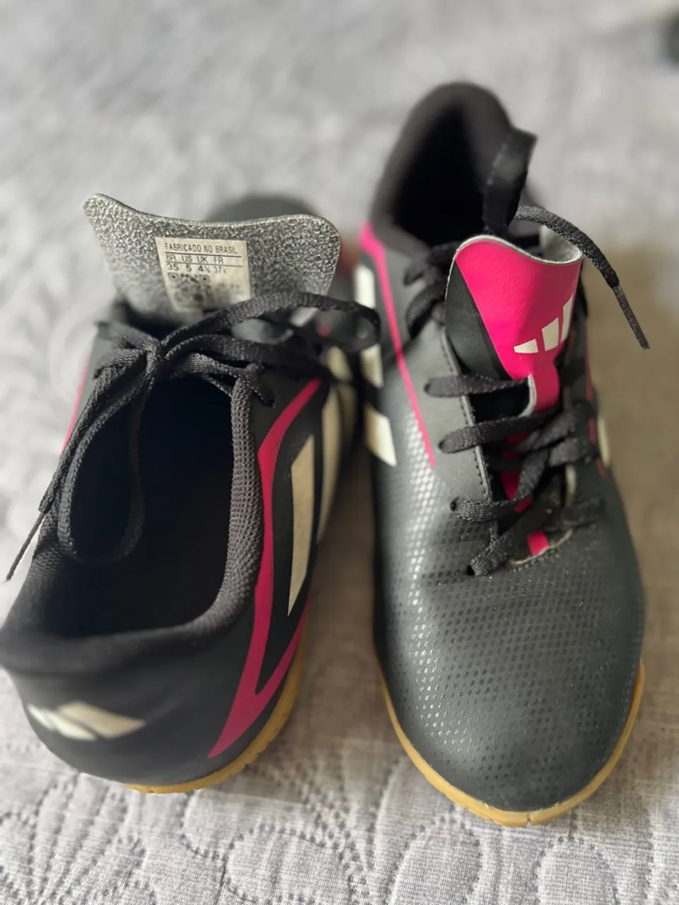 Chuteira de quadra,semi nova, infantil 100$
