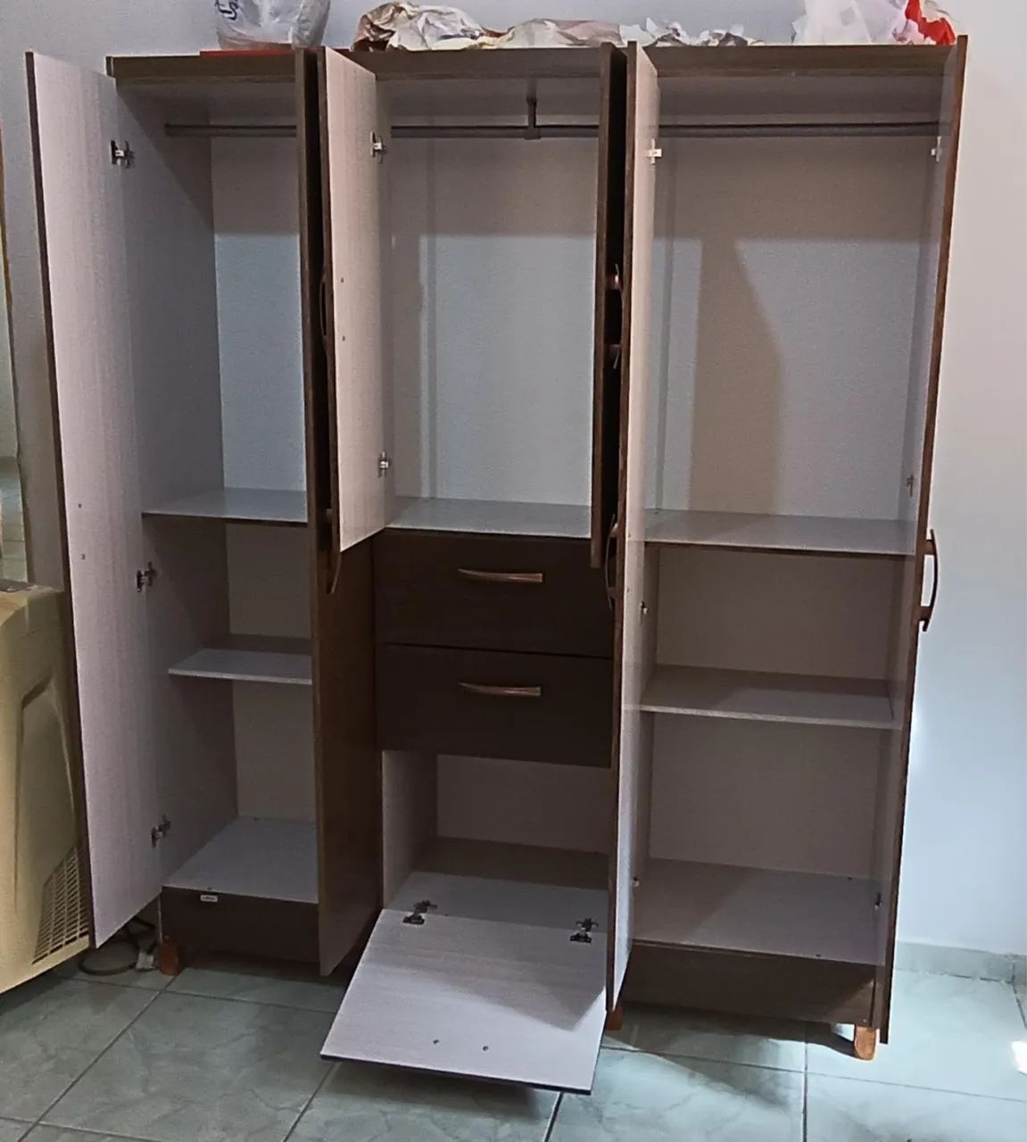 Second-hand wardrobe64386065782275121