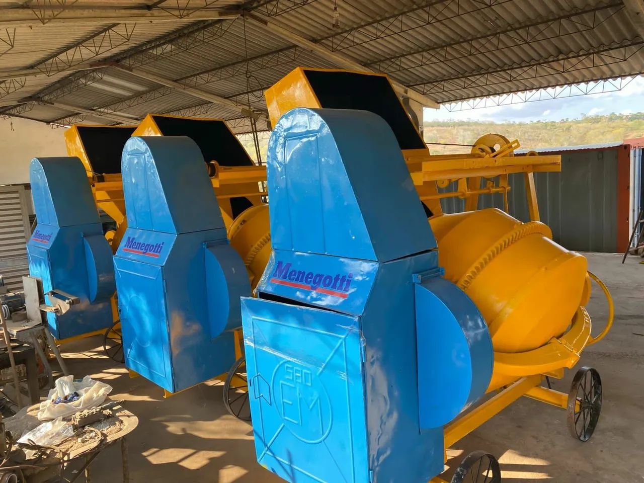 Vende se betoneira alto recarregável Menegotti  - Foto 2