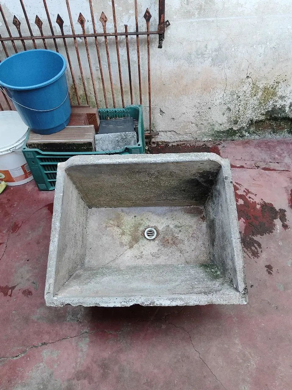 Tanque de cimento 64960476802434121