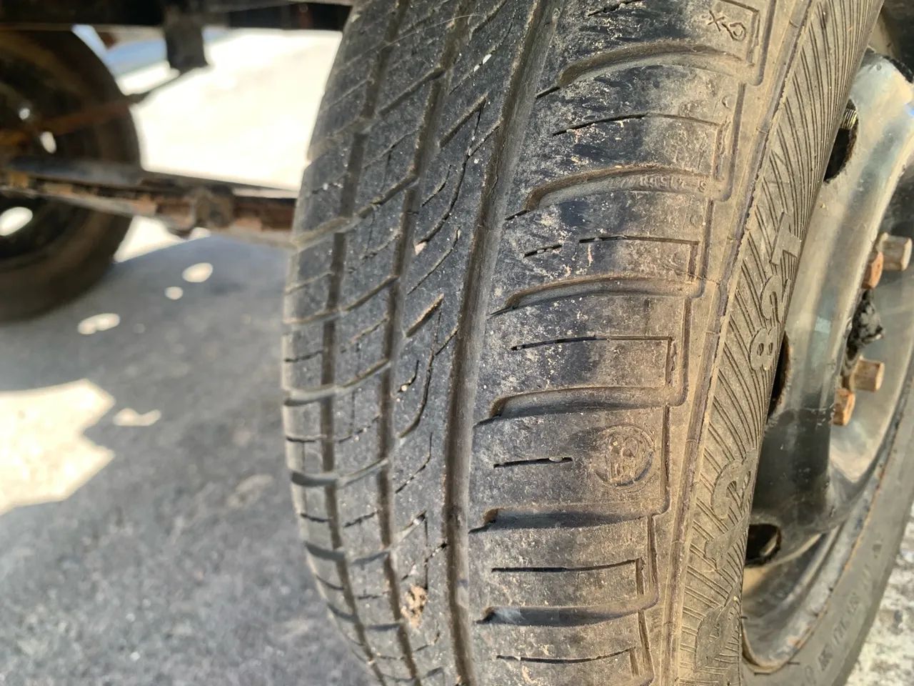 Carreta para transporte de cargas com pneus novos e emplacado  - Foto 2