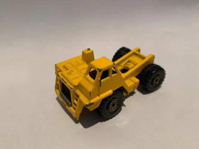 Miniatura Carrinho Hot Wheels Caterpillar Yellow Truck - 1979
