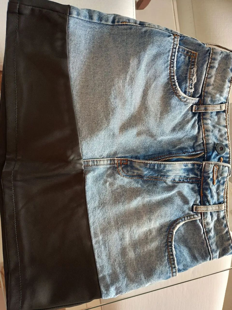 Saia Jeans com Detalhe em Couro Colcci - Foto 3
