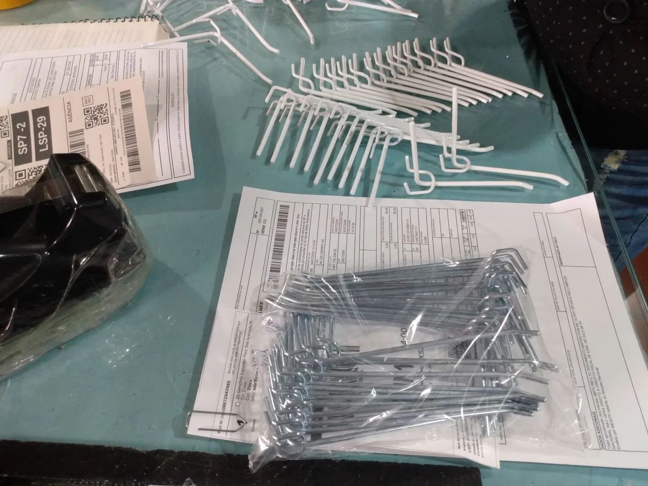 Ganchos Para Painel - Expositores - Vários Tamanhos - Temos Ponta de Estoque  - Foto 3