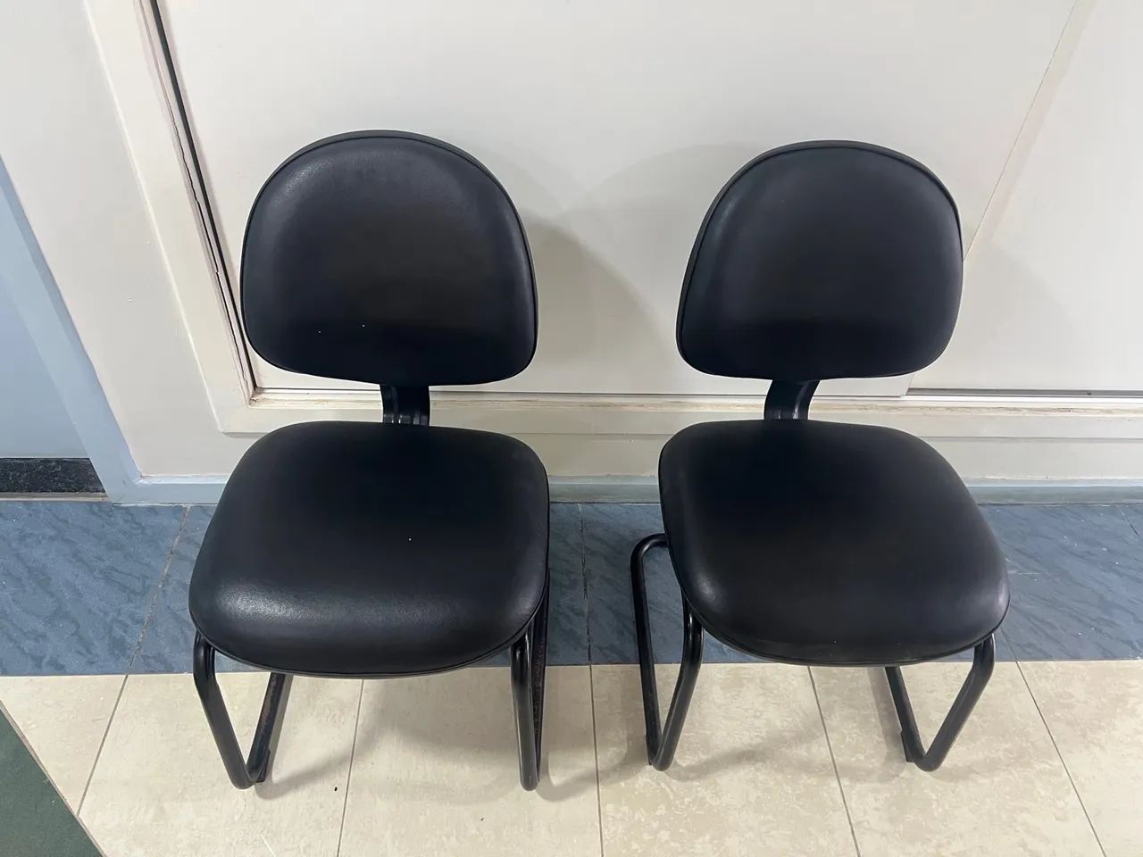 Cadeira Executiva Base Fixa Corino Preto - Foto 3