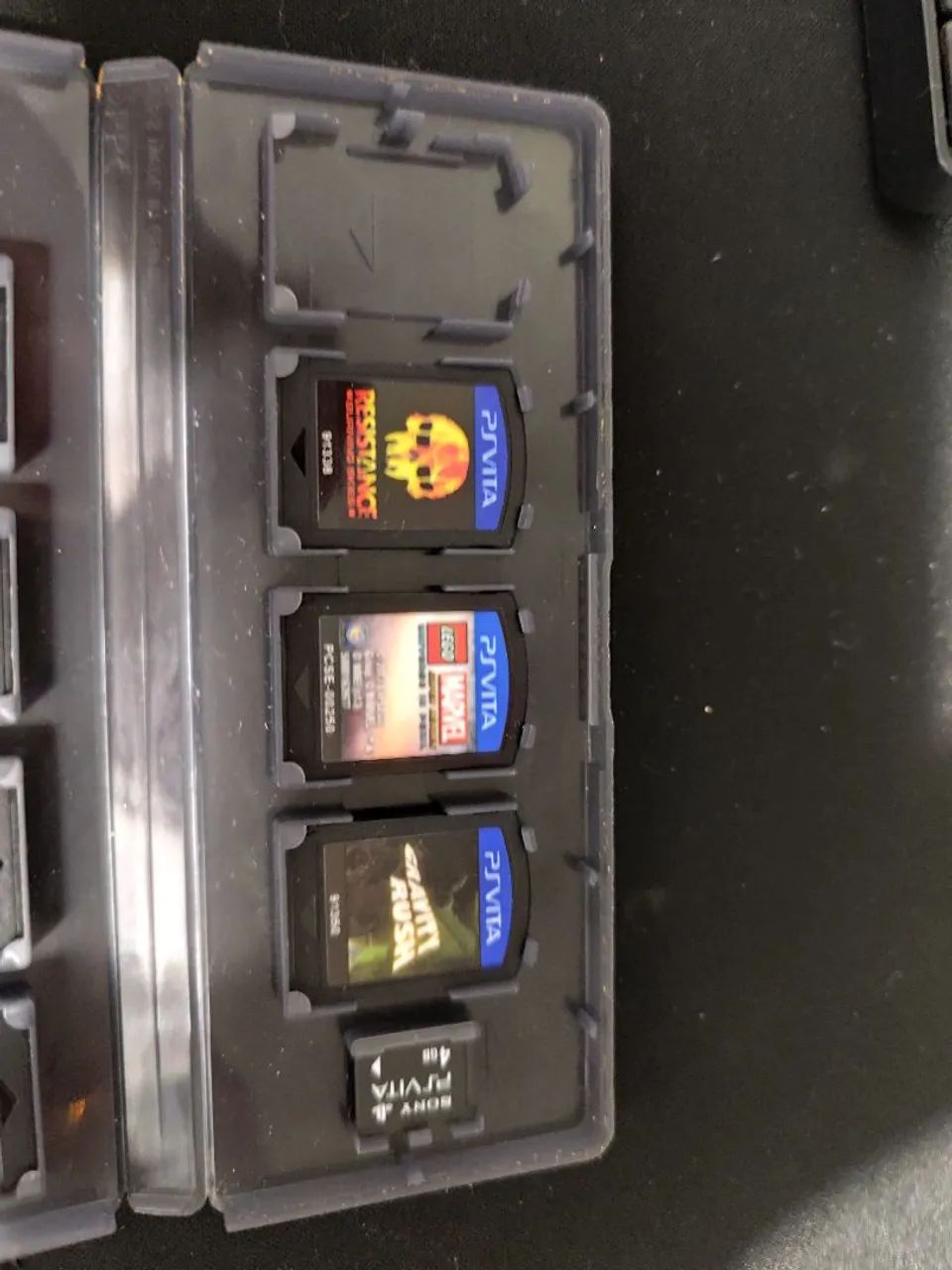 VENDO OU TROCO CASE JOGOS e micros SD ORIGINAIS DE PS VITA EM