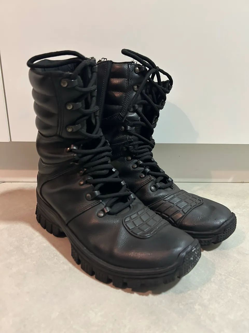 Botas de Couro Bovino TAM 41 - Foto 2