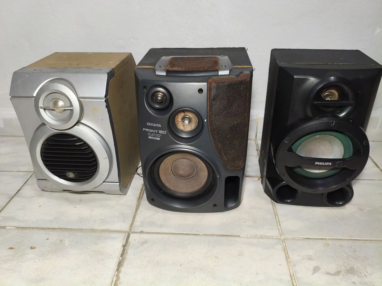 3 caixas de som marcas diversas