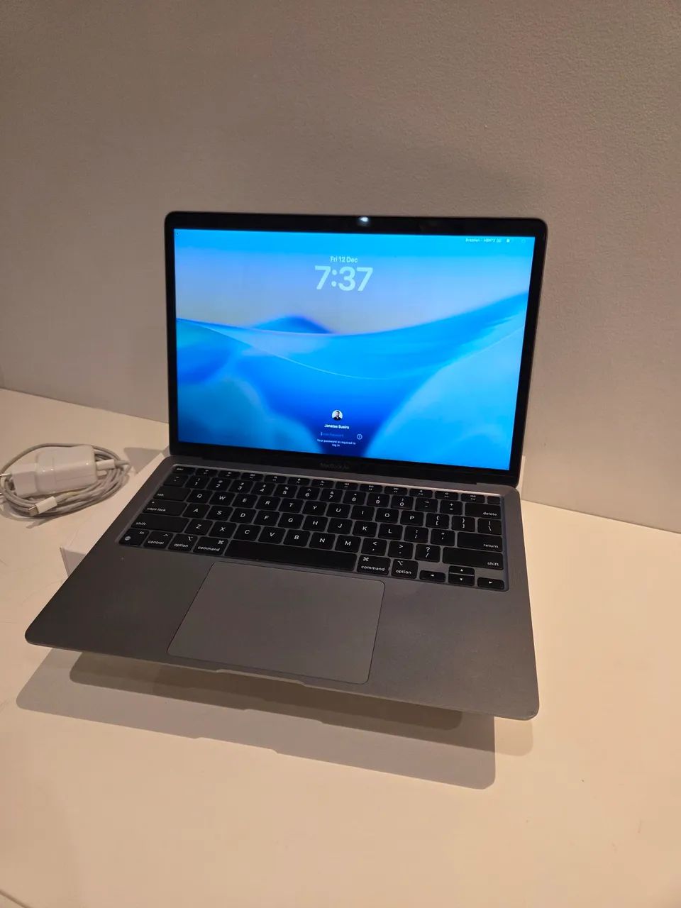 MacBook Air M1 8GB/256GB + macOS 26 - Impecável, com caixa e