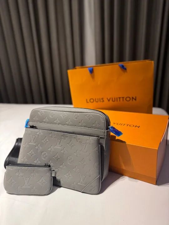 Bolsa Louis Vuitton Crossbody Cinza (clone) - Foto 4