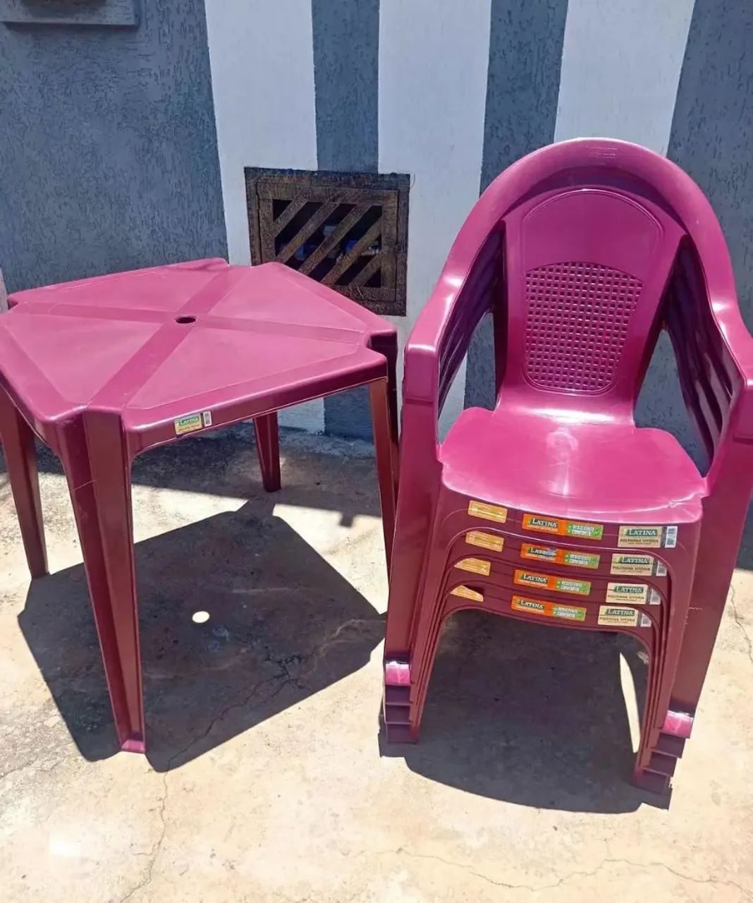 Conjunto de mesa e cadeiras de plástico - Foto 3