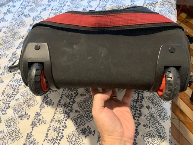 Mala Oakley Hot Tube Com Rodinhas Preta Sink Roller Bolsas