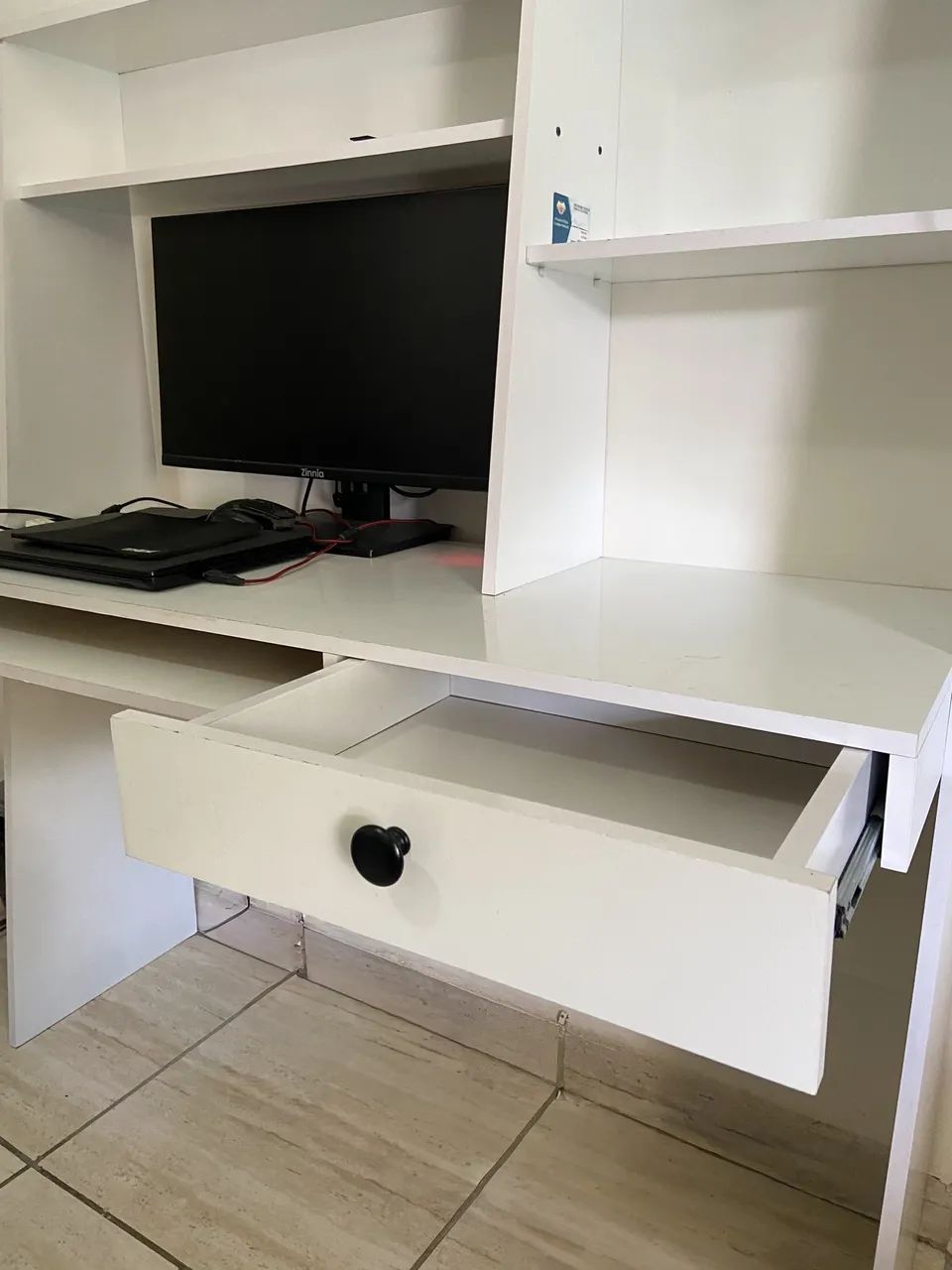 Desk64197827876099121