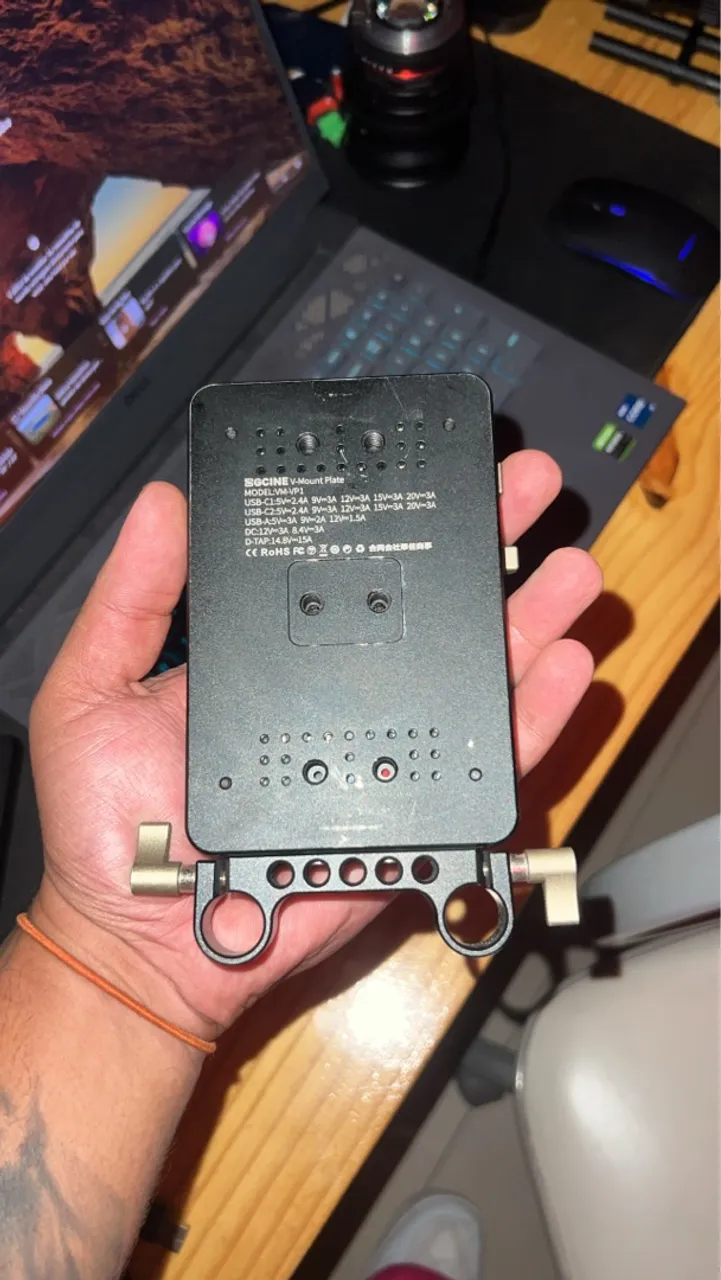 Placa V-Mount SGCINE VM-VP1 - Saídas USB-C, DC e D-Tap