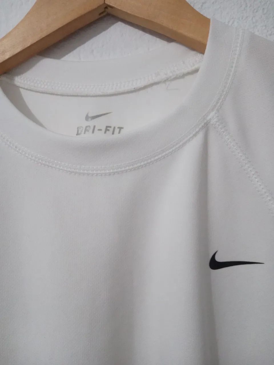 Camisas Nike  branca e cinza, Adidas  - Foto 2