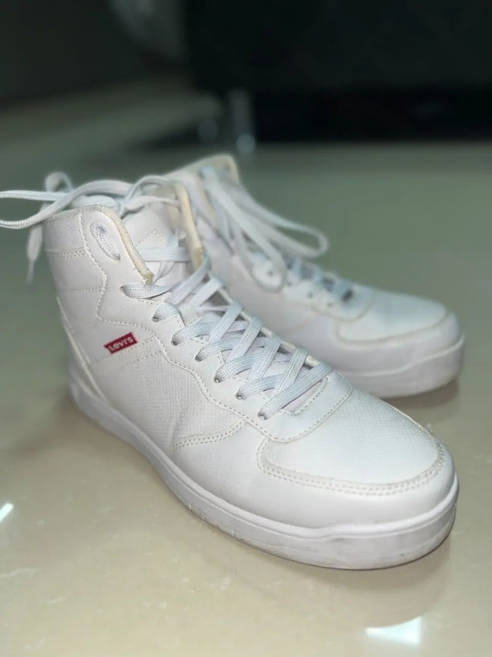 Tenis Levis Men's White High Top Lace Up Sneakers Calçados