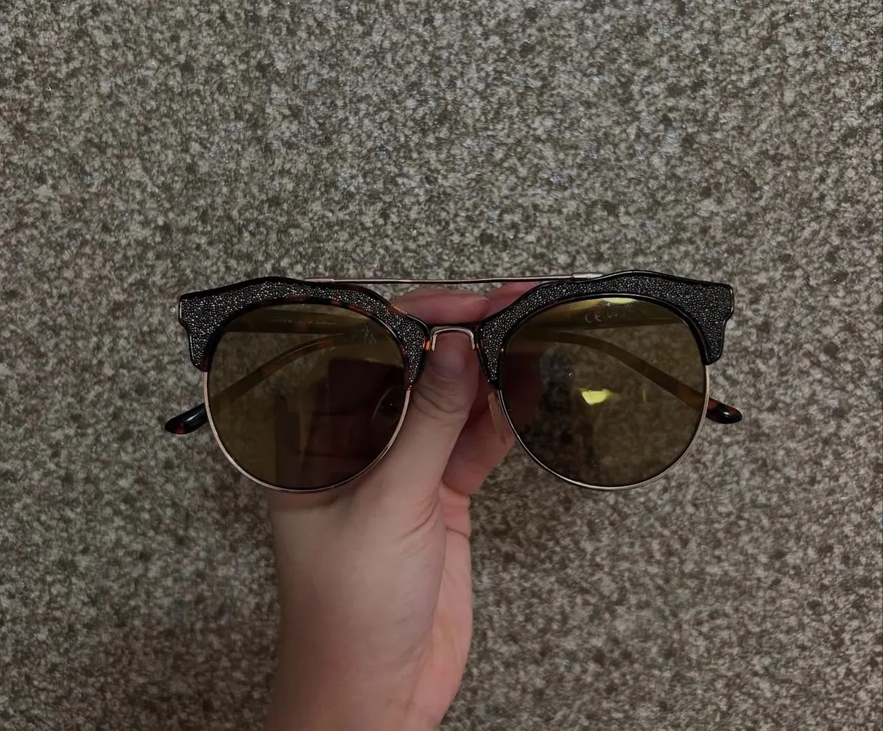 OPORTUNIDADE Óculos de sol feminino com glitter