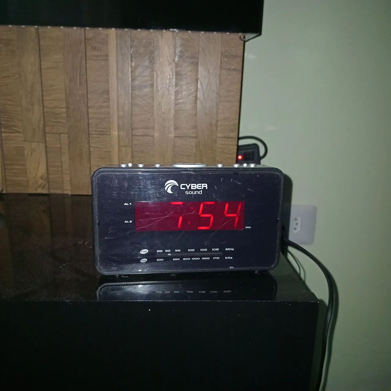 Rádio Relógio antigo 