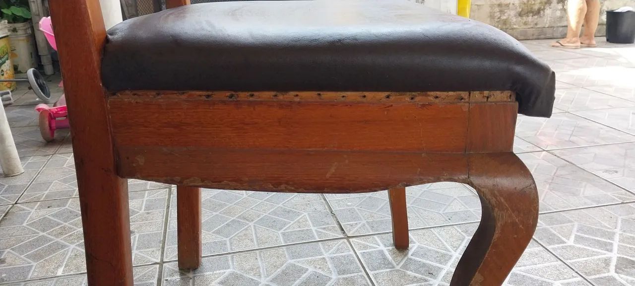 Cadeira de Jantar Clássica em Madeira e Courino - Foto 4