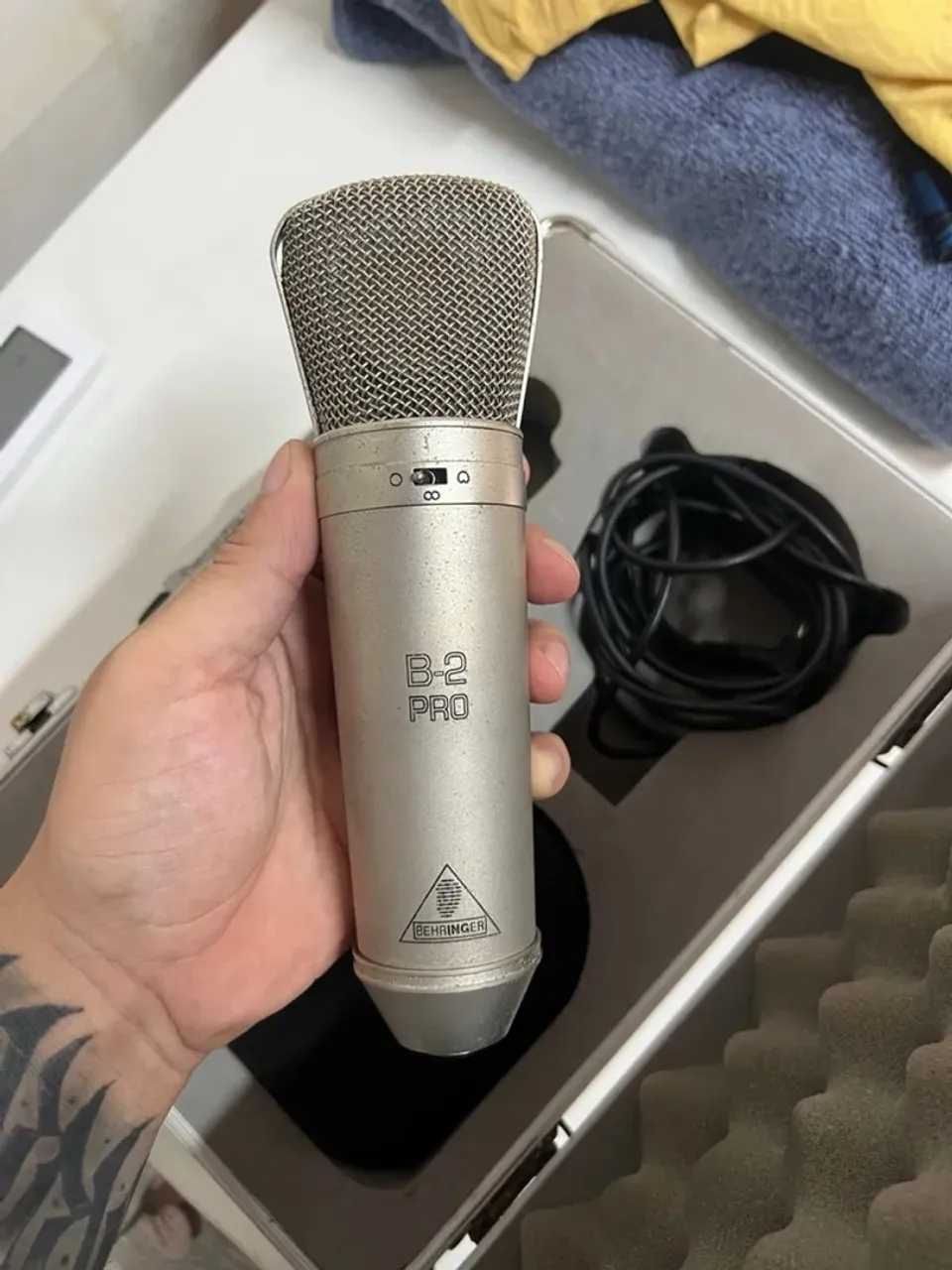 B2 PRO BEHRINGER MICROFONE C CAIXA