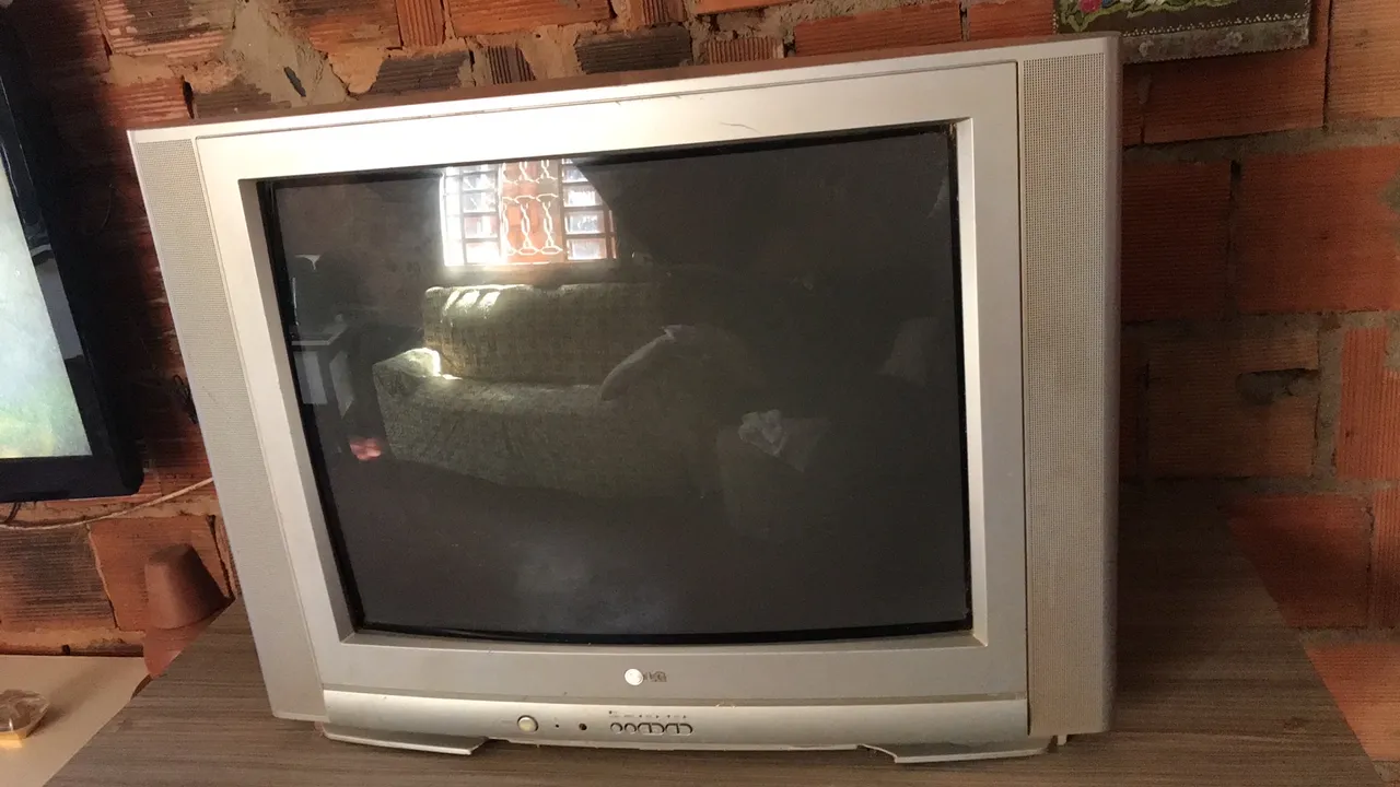 "tv de tubo" - TVs no Brasil