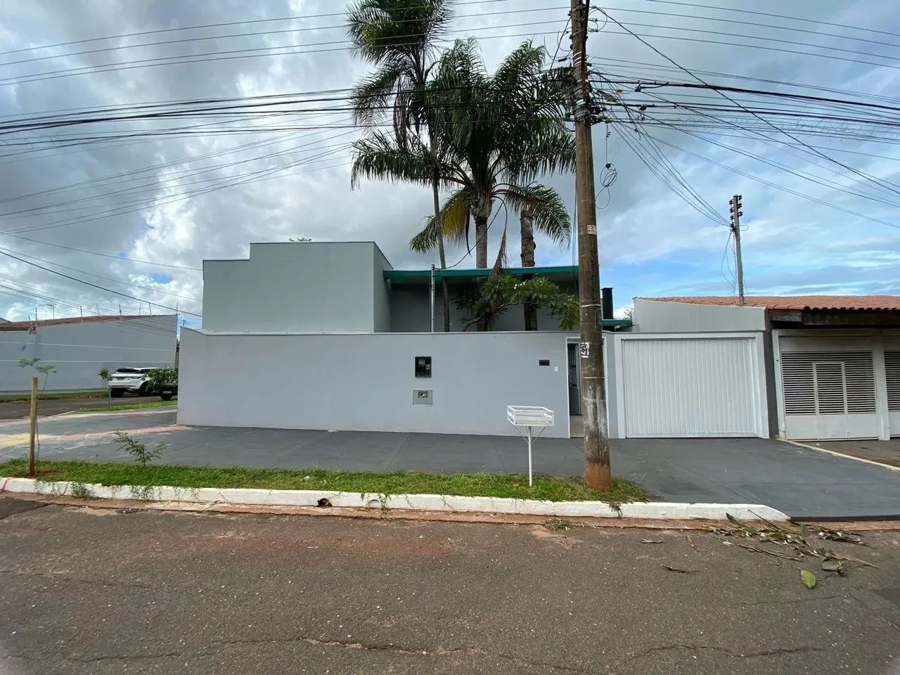 Casa de Esquina com Acabamento Moderno no Parque dos Novos Estados!
