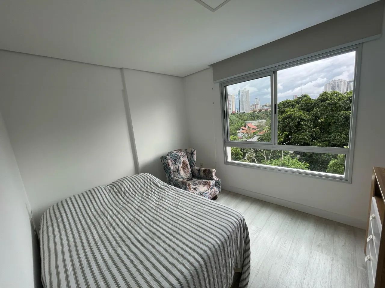 SINGOLARE, ADRIANÓPOLIS,  SEMI-MOBILIADO,  03 SUÍTES  COM CLOSET, VARANDA GOUMERT, 2 VAGAS - Foto 2
