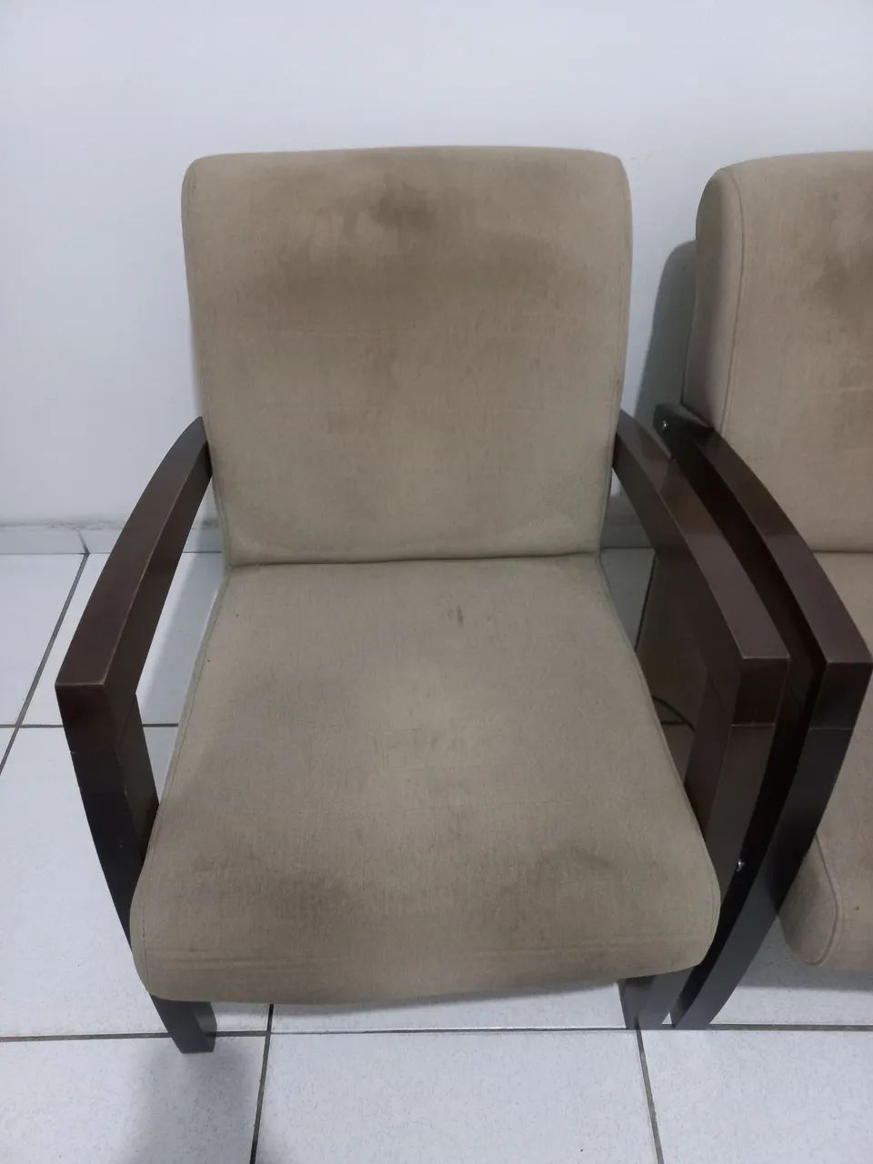 Par de Poltronas em Suede Bege - Foto 2