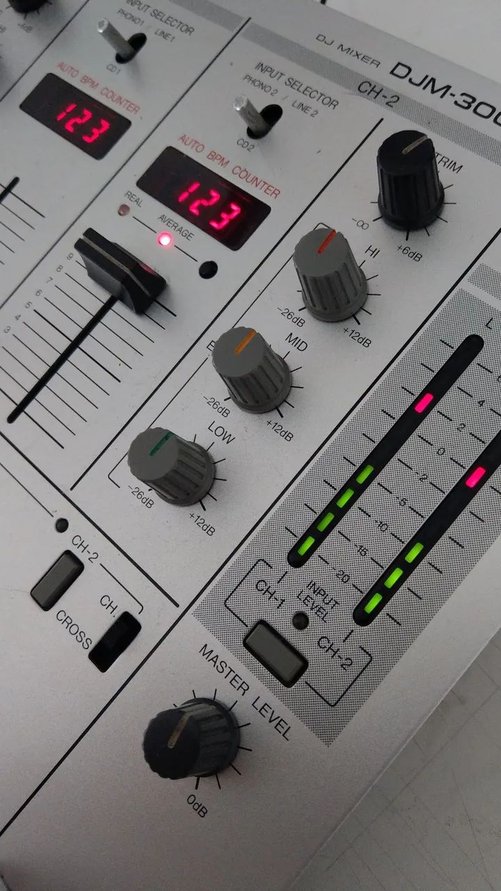 Pioneer DJM-300-Sシルバー 中古 Mixer Pioneer DJM-300S - Equipamentos e Acessórios de Som