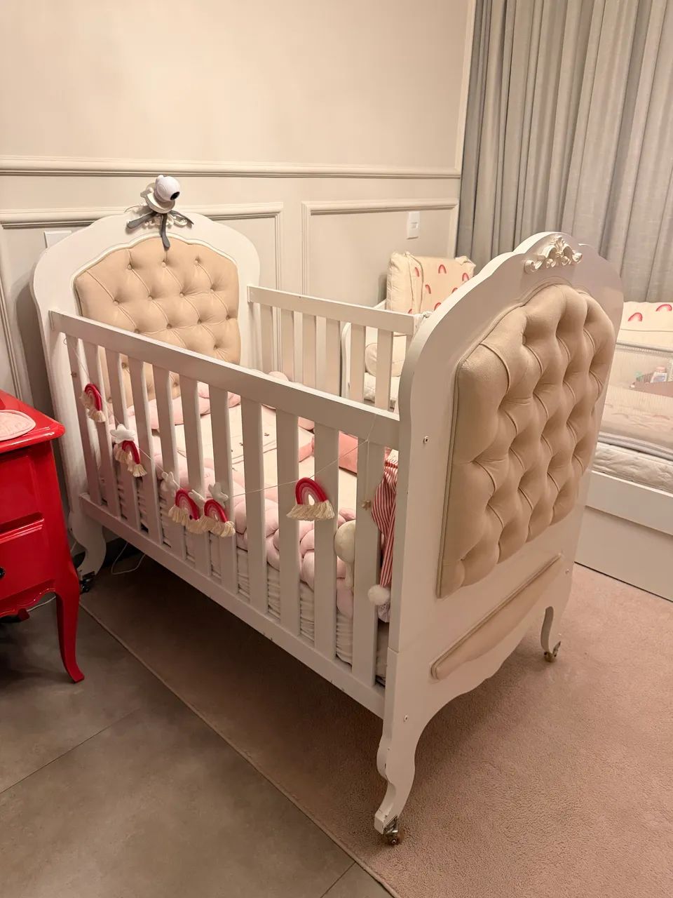 Berço e colchão (incluso protetor de colchão)