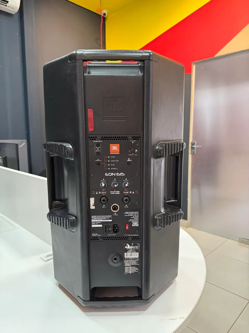 Caixa Ativa JBL EON 615 - 15? Profissional com Bluetooth