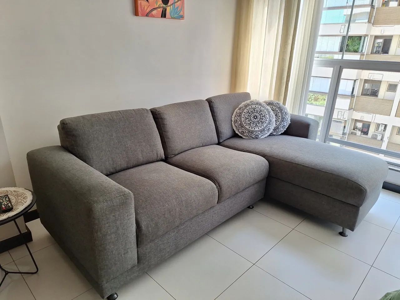 Sofá com três lugares e puff acoplado  - Foto 3